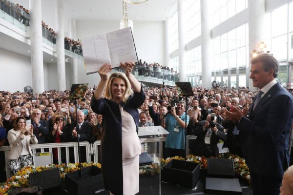 Cida Borghetti assume o Governo do Paraná