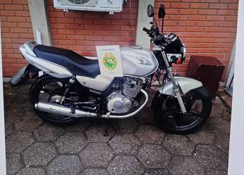 Motocicleta furtada é encontrada em área de invasão em Guarapuava