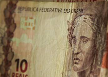 Aposentados e pensionistas do INSS começam a receber 13º nesta sexta