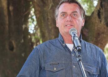 Bolsonaro recebe alta após cirurgia no ombro e inicia longa recuperação