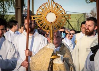 Comunidade católica de Guarapuava celebra Corpus Christi com Missa no Parque de Exposições e procissão por ruas ornamentadas