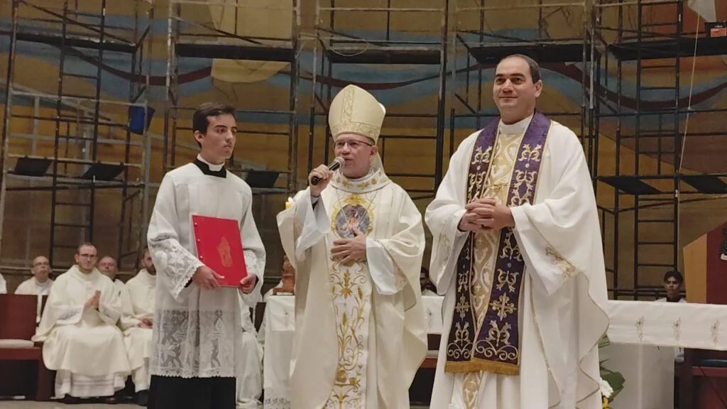 Padre Valdecir Badzinski toma posse como pároco da Catedral e reitor do Santuário Nossa Senhora de Belém