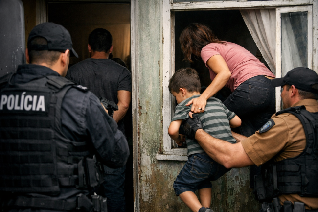 TERROR EM PITANGA: Mulher é mantida em cárcere e ameaçada de morte ao lado do filho