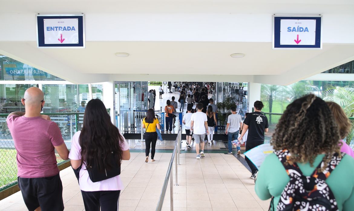 Prouni 2026: inscrições gratuitas para o segundo semestre terminam nesta sexta-feira; veja quem pode participar
