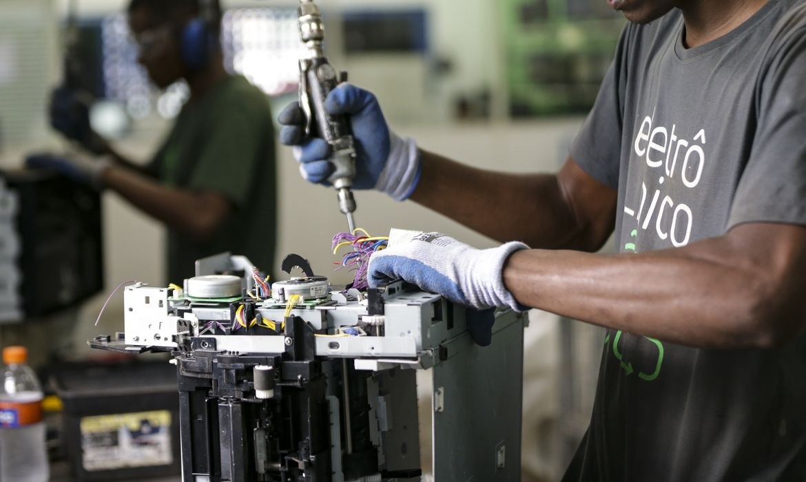 Tecnologia revoluciona descarte de geladeiras, fogões e máquinas de lavar no Brasil