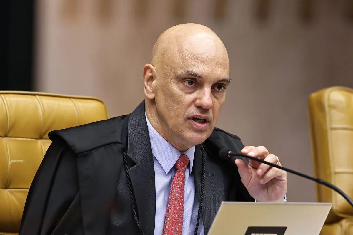 Moraes autoriza Flávio Bolsonaro a voltar a visitar Jair Bolsonaro após 90 dias de proibição