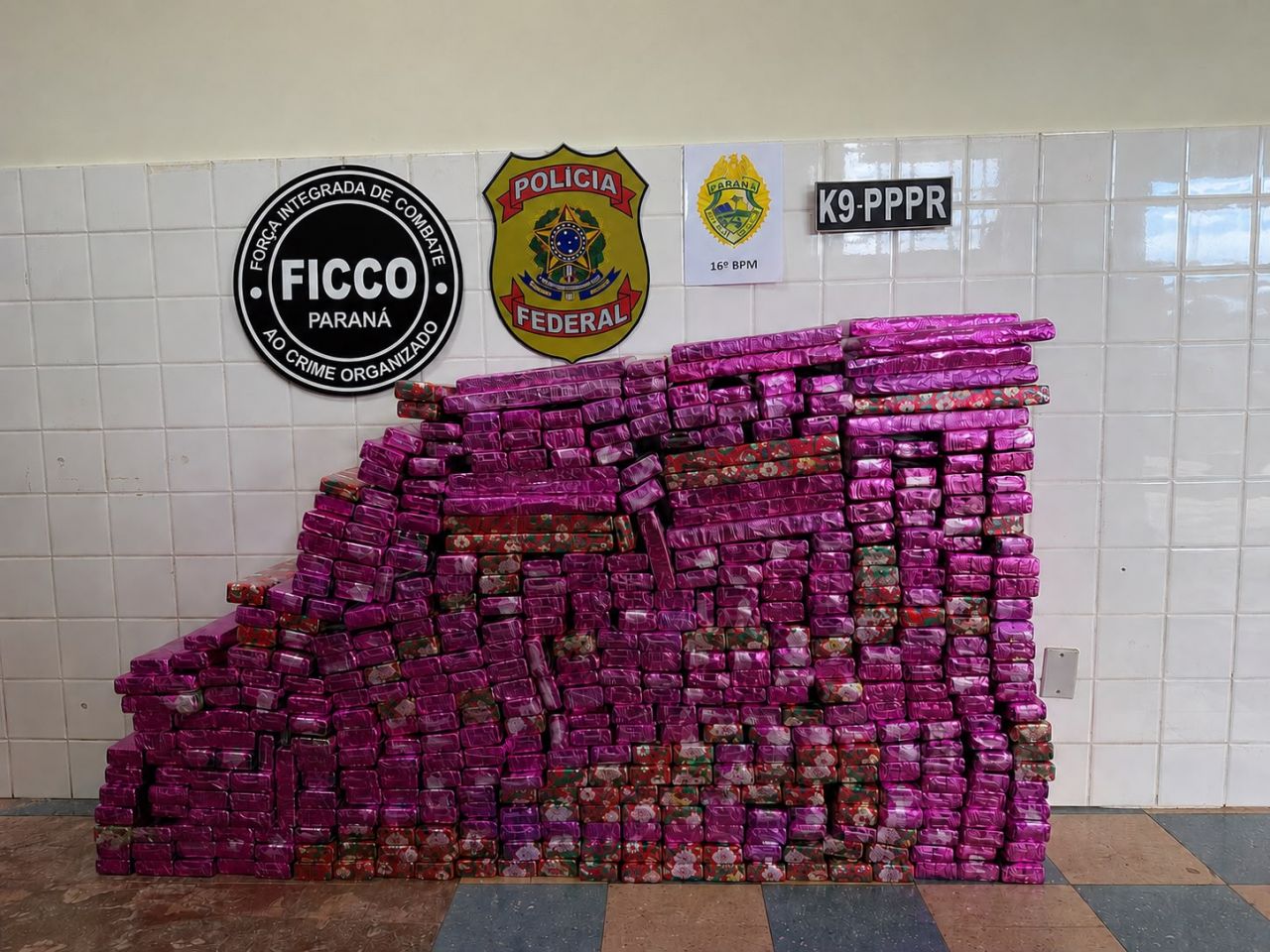 Motorista abandona carro com 401 kg de maconha na BR-277 e foge para mata em Guarapuava
