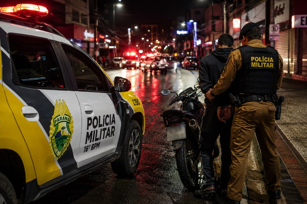 Motociclista sem CNH foge da Polícia Militar, coloca população em risco e acaba preso em Pitanga