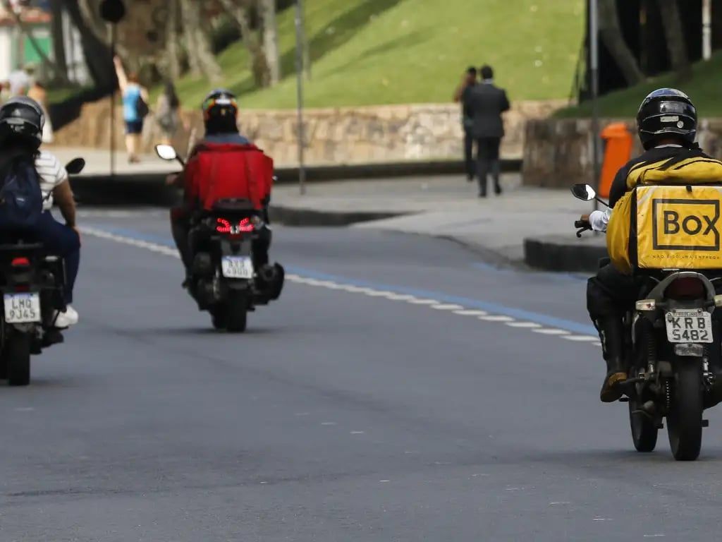 CAIXA libera financiamento de motos para entregadores e mototaxistas com juros reduzidos; veja como participar