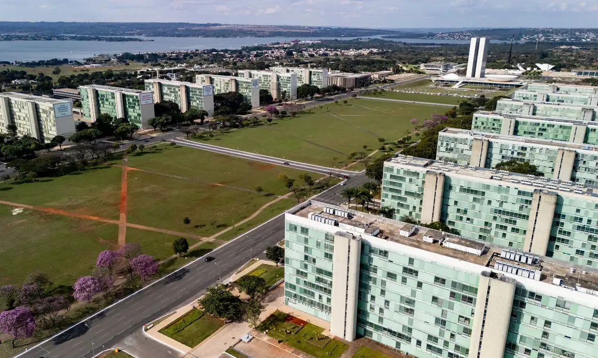 Governo nomeia 500 aprovados no CNU 2 para carreiras transversais; posse e curso obrigatório já têm datas