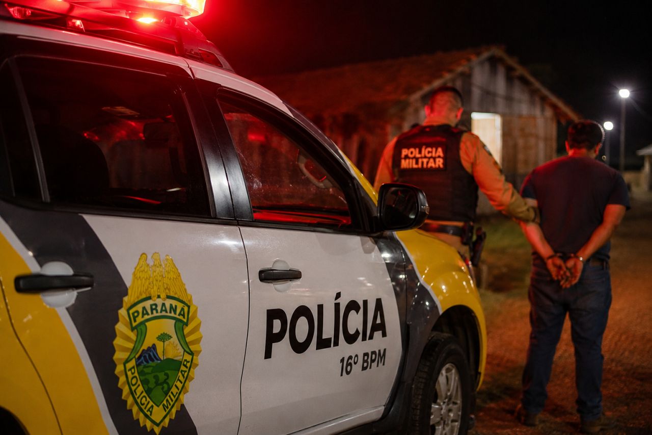 Homem é preso após ameaçar familiares e enfrentar policiais em Santa Maria do Oeste