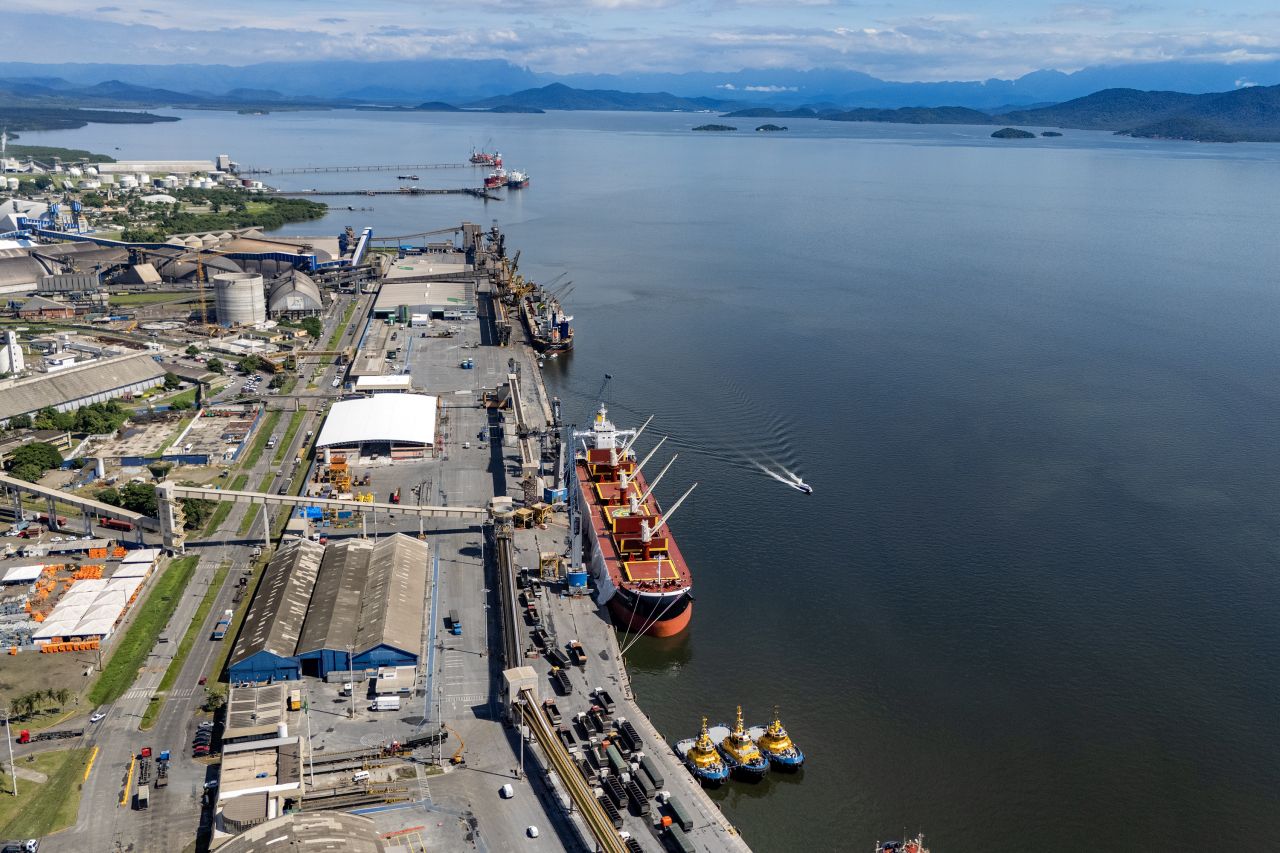 Porto de Paranaguá investe R$ 6,8 bilhões para ampliar operações e fortalecer comércio com a Alemanha