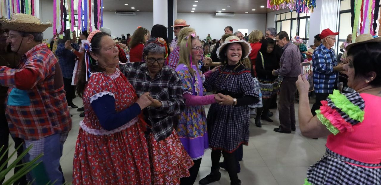 Arraiá da Melhor Idade reúne cerca de 800 participantes e fortalece convivência no Centro de Idosos de Guarapuava