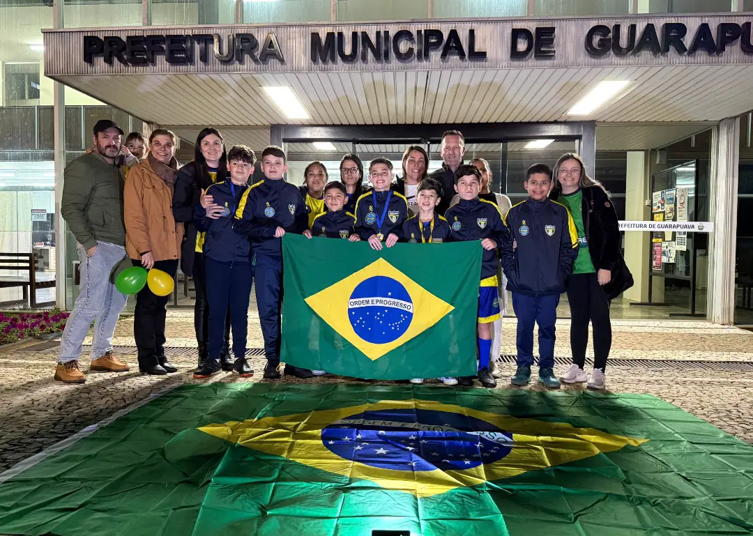 Carreata homenageia atletas guarapuavanos campeões em competição internacional no Chile