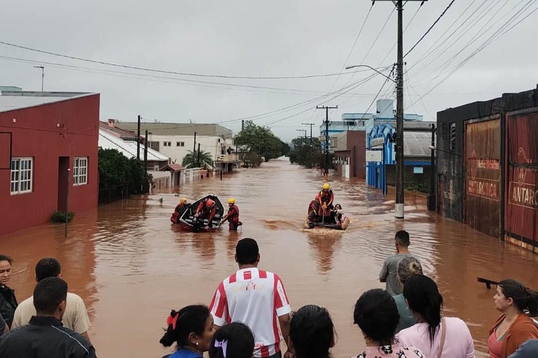 Temporais atingem 58 municípios e deixam mais de 2 mil pessoas fora de casa no Paraná