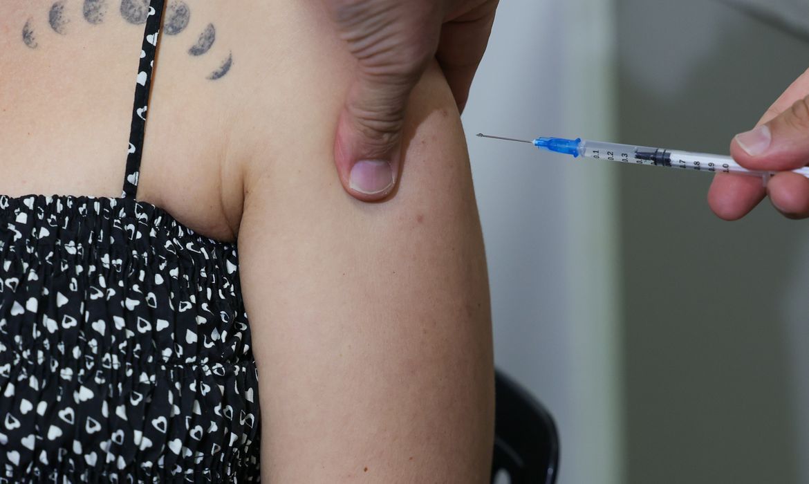 Campanha Nacional de Multivacinação começa em todo o Brasil para atualizar cadernetas de crianças e adolescentes