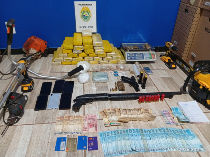 MEGAOPERAÇÃO DA PM DESMANTELA ESQUEMA DO TRÁFICO E APREENDE QUASE 30 KG DE DROGAS EM SANTA MARIA DO OESTE