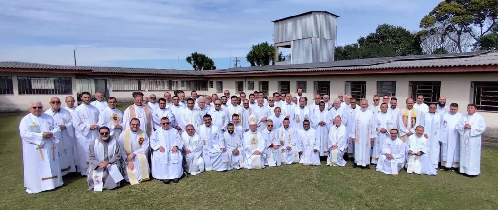 Diocese de Guarapuava celebra o Dia do Padre com Missa, confraternização e homenagem aos sacerdotes