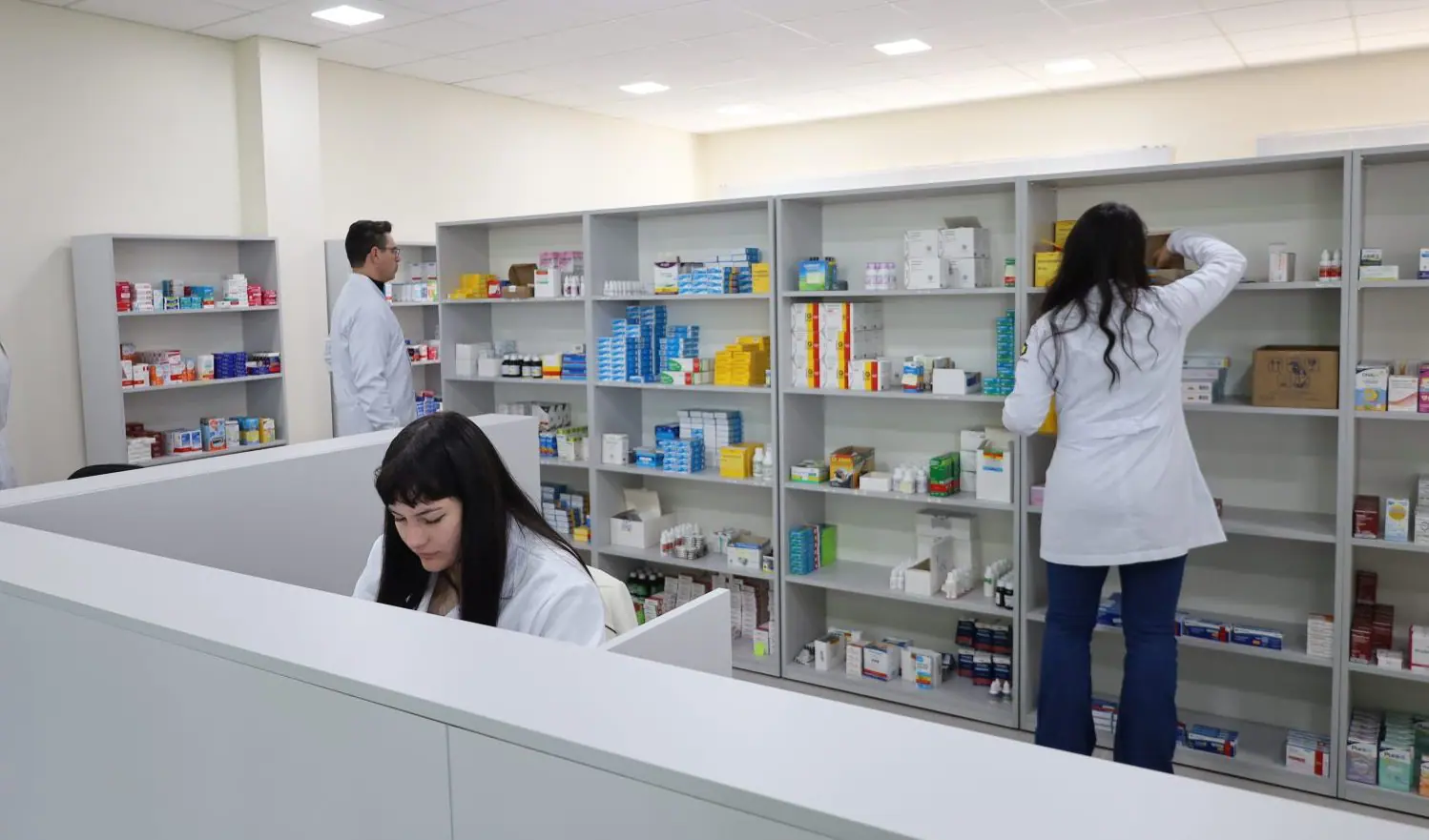 Farmácia da Partilha amplia acesso gratuito a medicamentos em Guarapuava por meio de parceria entre Prefeitura e Unicentro