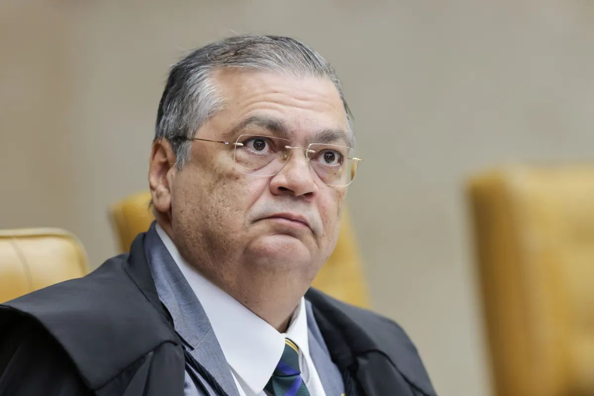 Flávio Dino autoriza terceira investigação contra Lulinha e determina apuração sobre vazamento de informações sigilosas